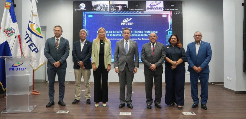 Ministro-Bisono-destaca-la-importancia-de-la-capacitacion-sobre-la-Industria-de-semiconductores-01-rs-1024x494