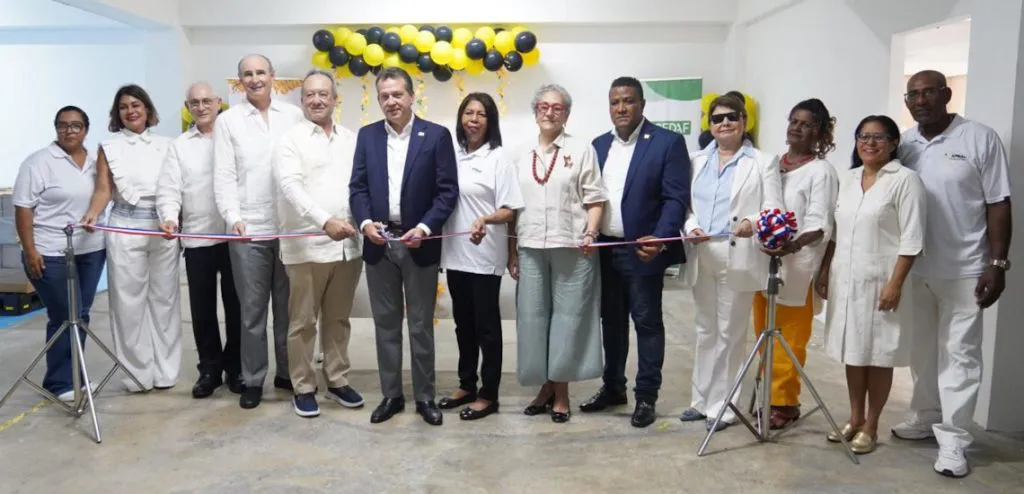 Ministro-Bisono-encabeza-inauguracion-de-la-Sala-de-Extraccion-de-Miel-01-rs-1024x494