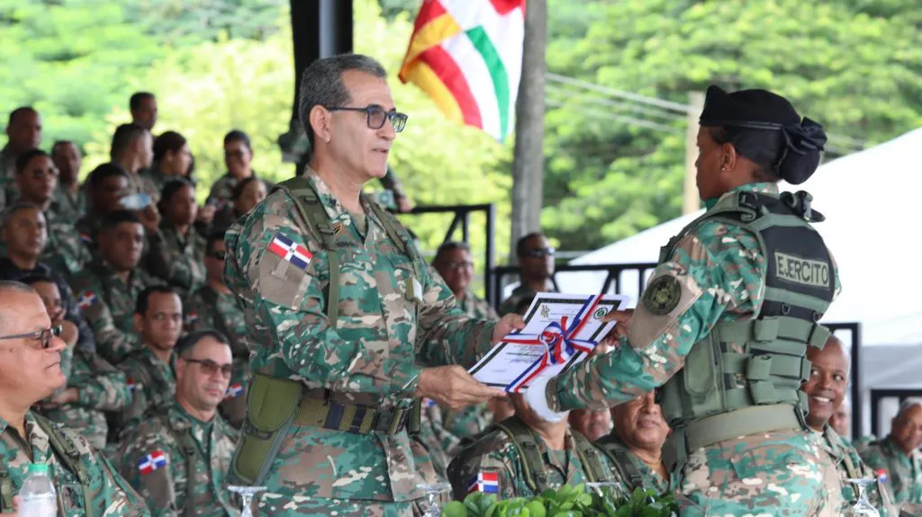Ejercito-de-Republica-Dominicana-gradua-401-soldados-2-1024x575