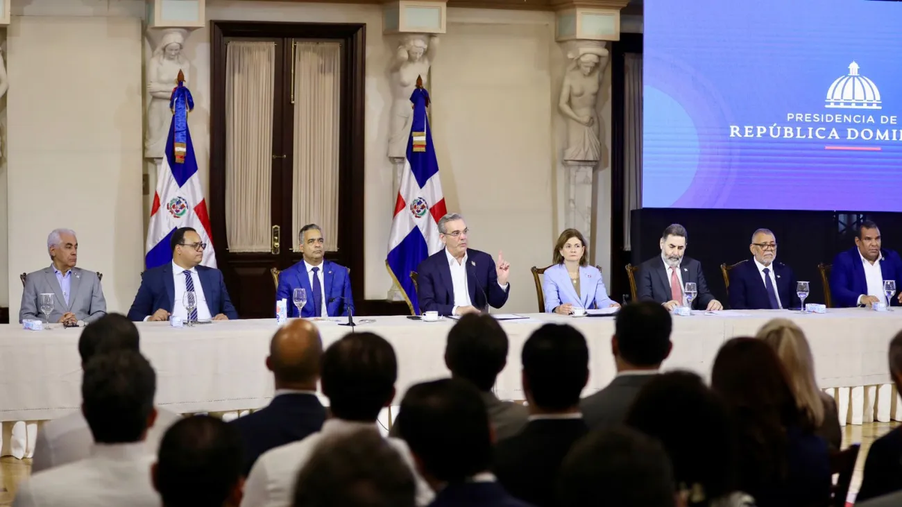 Presidente Abinader destaca que su gobierno ha firmado 34 contratos de energía renovable