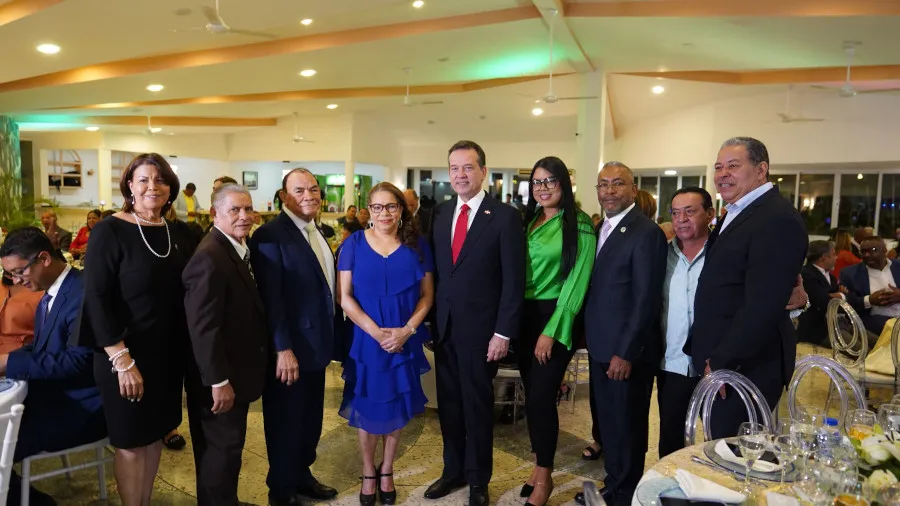 Ministro-Bisono-destaca-el-comercio-de-provisiones-en-RD-03