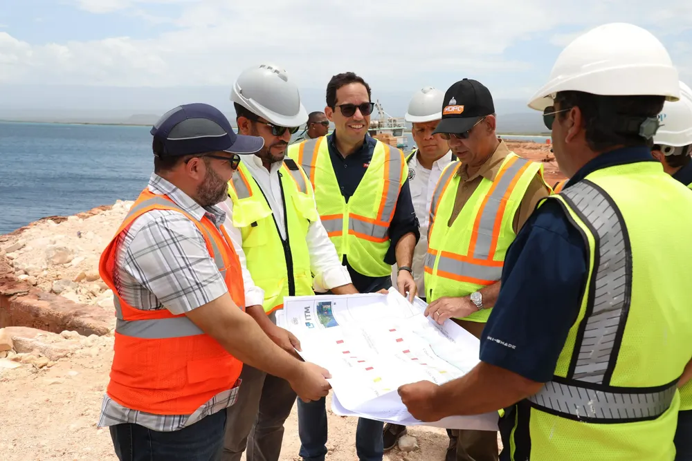 Visita-ministro-OP-a-Pedernales.-2-1-scaled