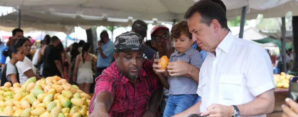 Ministro-Bisono-visita-Expo-Mango-2024-01-rs-1024x404