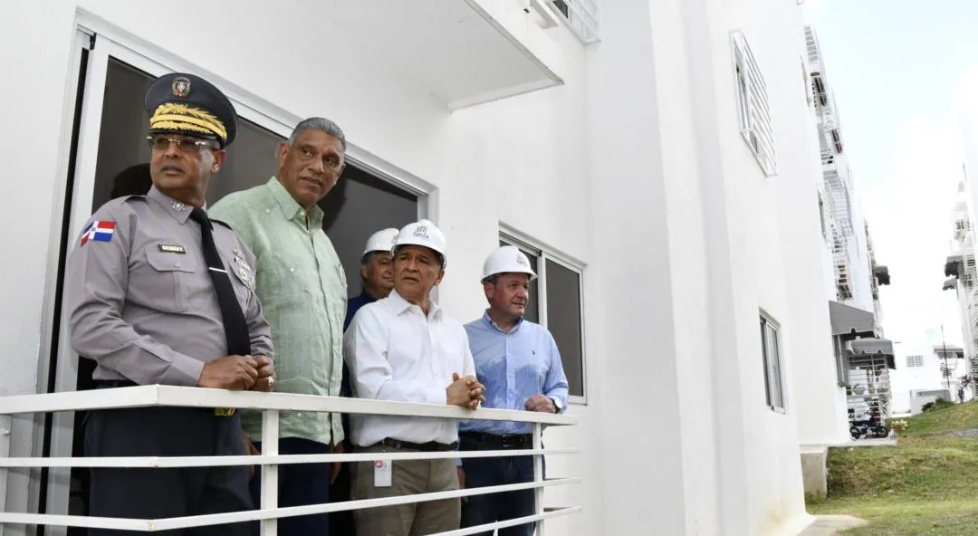 Ministro-Jesus-Vasquez-y-Director-PN-evaluan-aptos-Policia-Nacional-Enero-2024-1-scaled-e1705853319391-1080x592