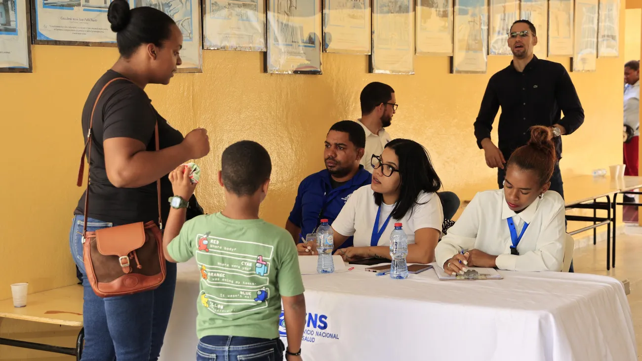 Comunitarios de Constanza son atendidos durante operativo de salud realizado por Supérate, Fundación Rica y SNS