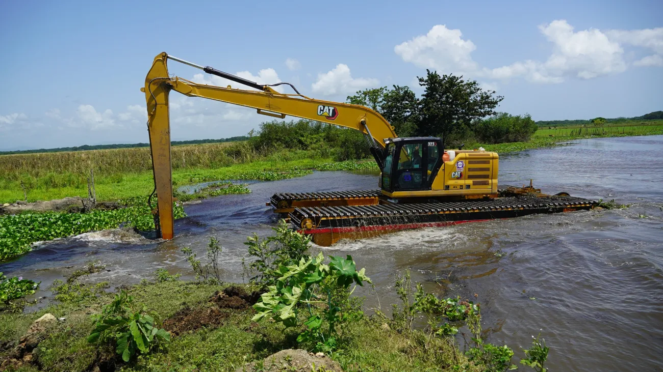 Equipo especializado del INDRHI interviene caño Guayabo