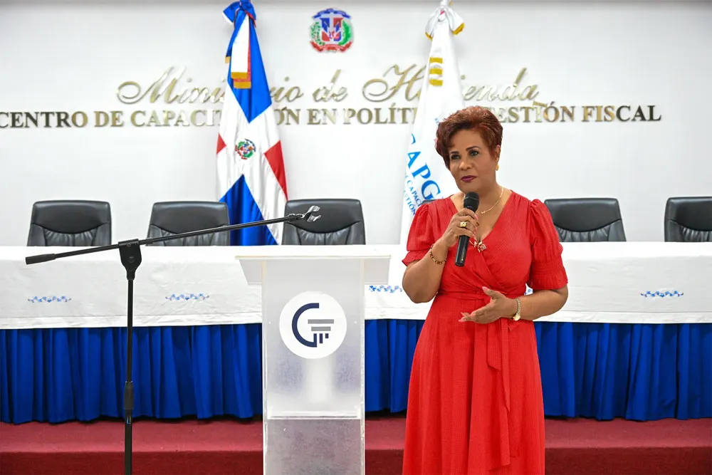 Superintendente de Seguro Josefa_Castillo2