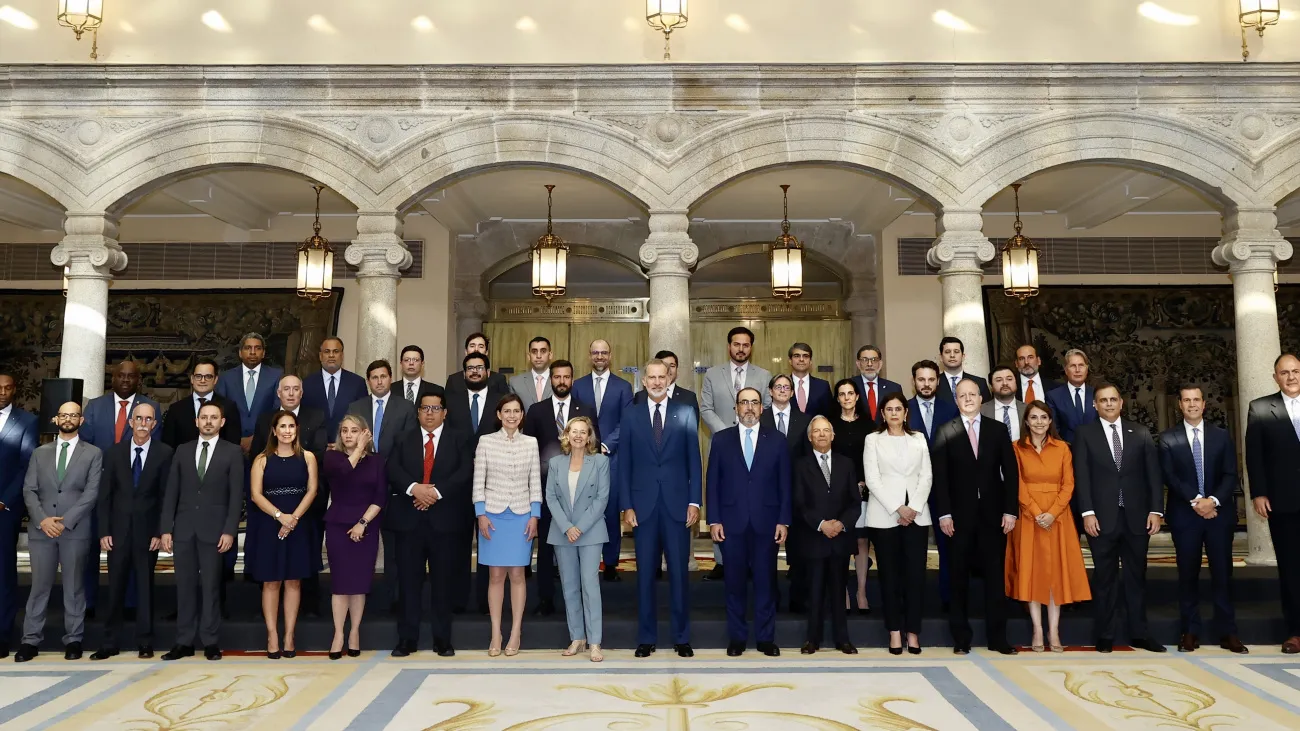 Ministros de Economía y Finanzas Latinoamericanos junto al rey de España