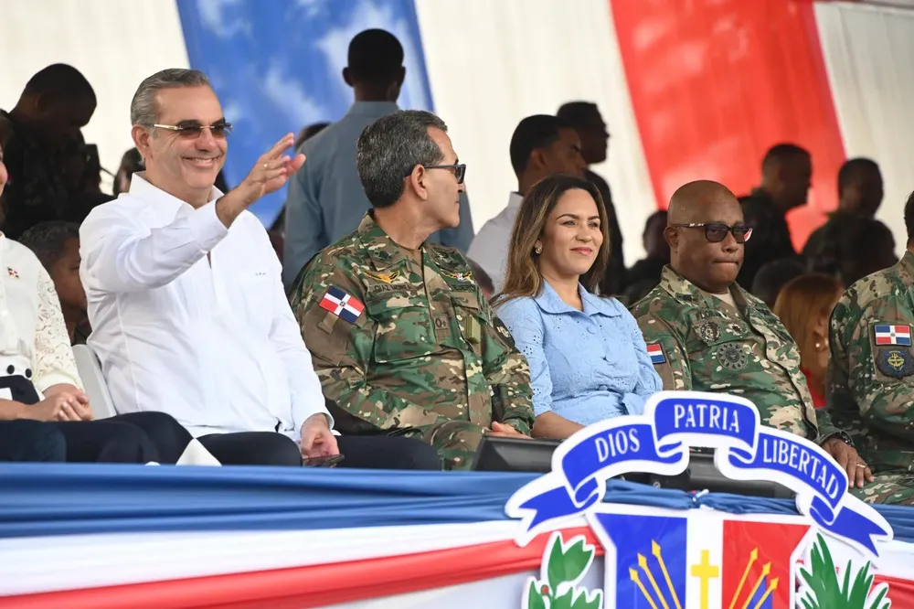 Presidente-Luis-Abinader-encabeza-desfile-civico-militar-por-Batalla-30-de-Marzo-en-Santiago-6