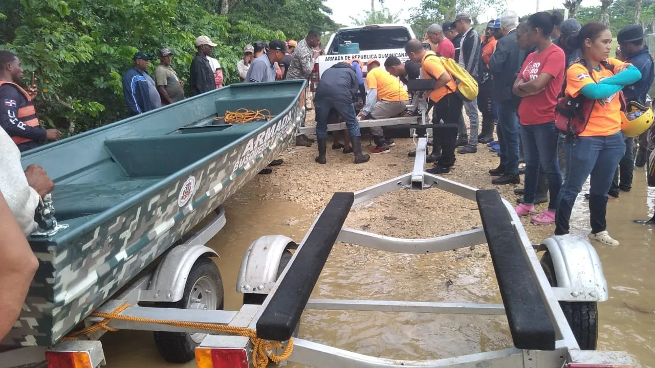 Armada-continua-desplegando-operaciones-de-asistencia-a-comunidades-afectadas-por-las-fuertes-lluvias-1
