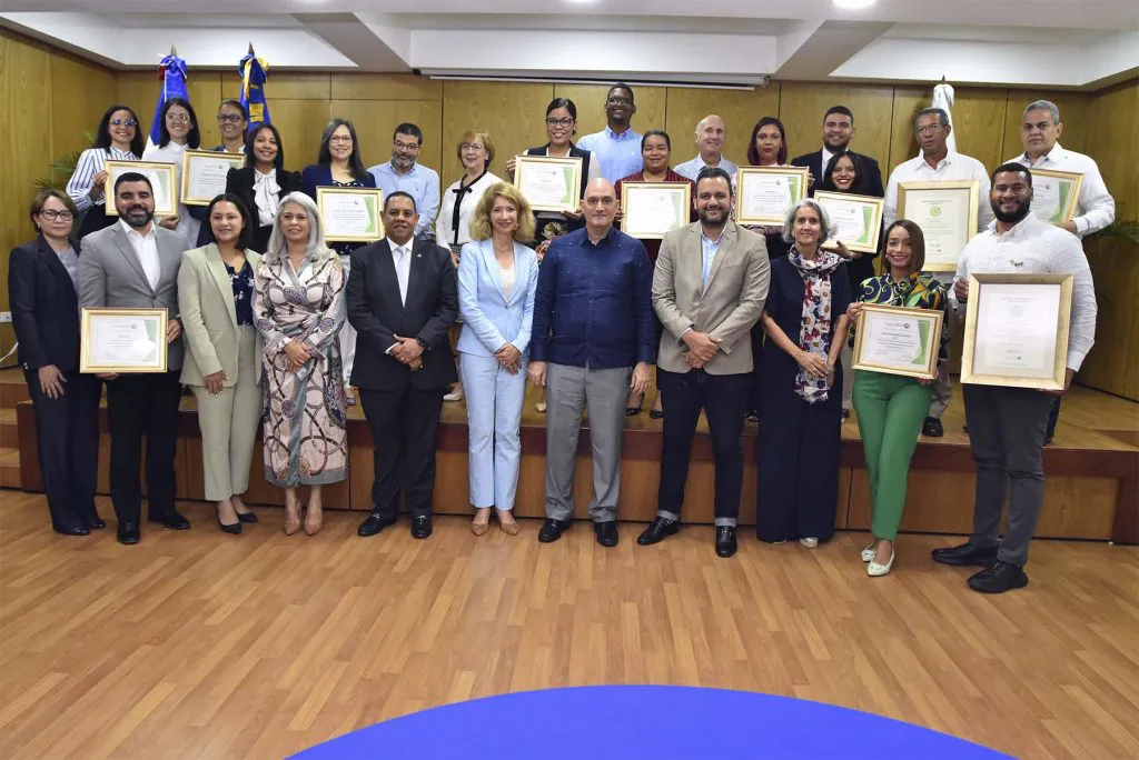 ENTREGA-DE-GALARDONES-SOBRE-LAS-3Rs2-1024x684