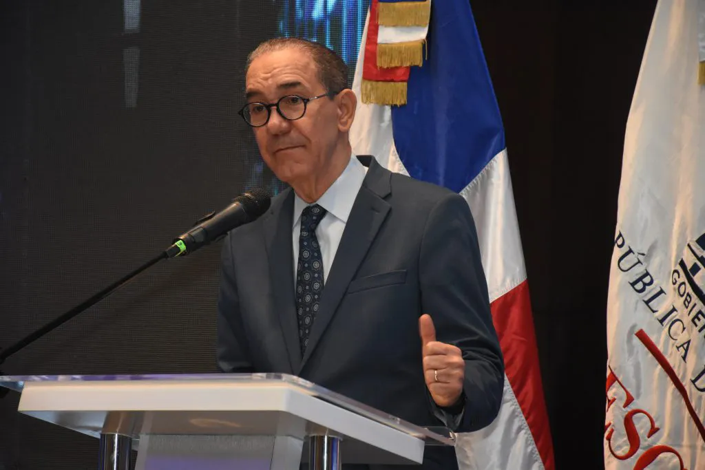 MESCYT-lanza-plataforma-SINIESCYT-para-automatizar-servicios-academicos-y-profesionales-3-1024x683