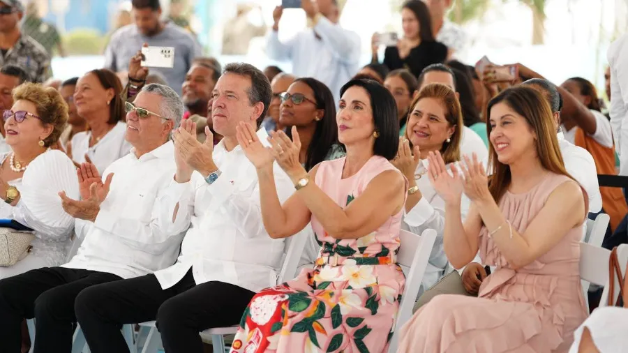 Con-un-costo-de-RD7.7-millones-primera-dama-MICM-02