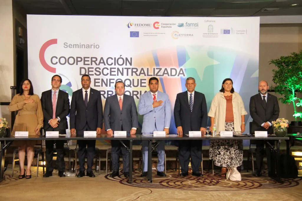 Mesa-principal-seminario-Cooperacion-Descentralizada-y-Enfoque-Territorial-1024x683