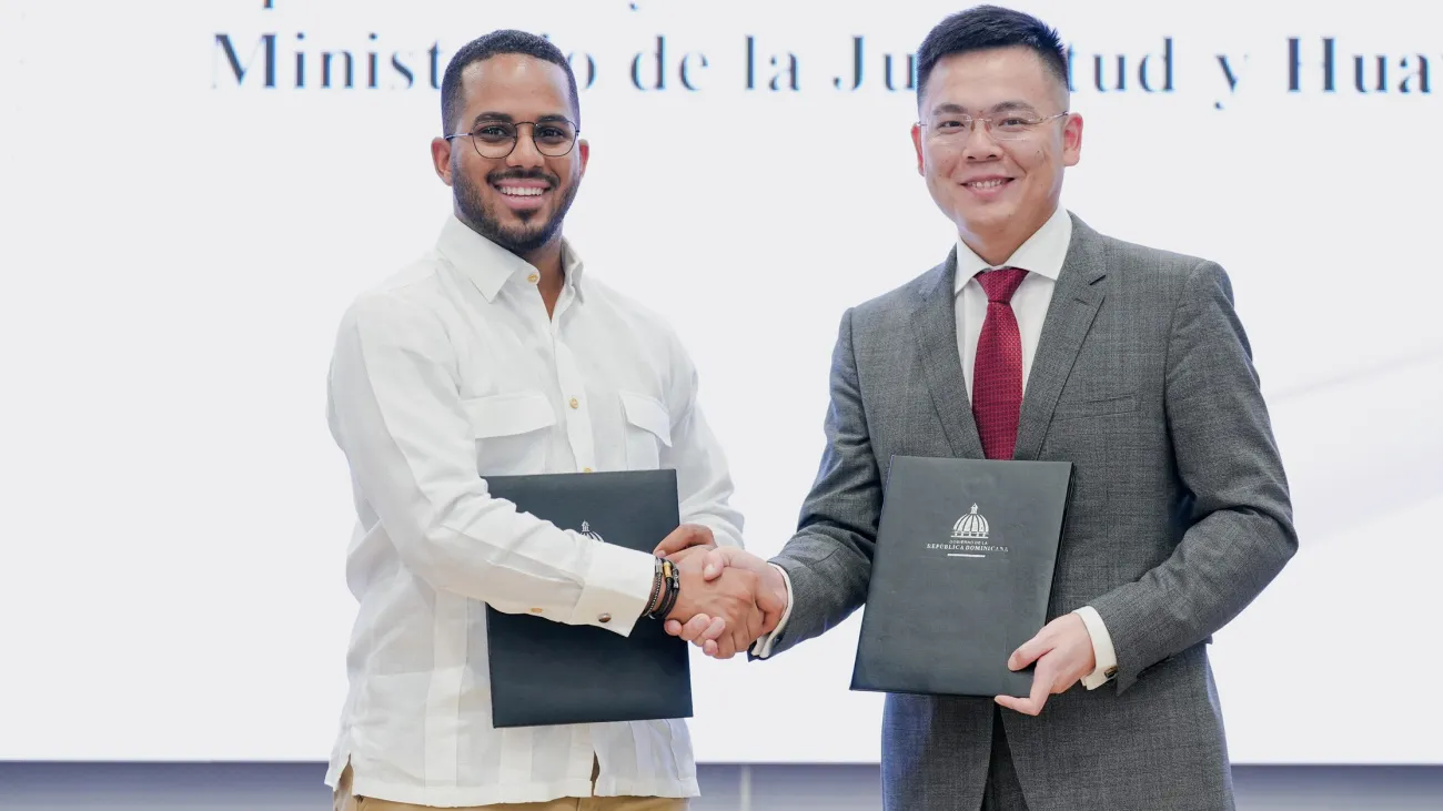 Juventud firma convenio con empresa Huawei 2