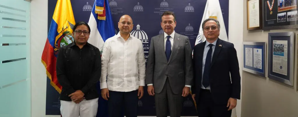 Gobierno-dominicano-firma-acuerdo-comercial-con-Ecuador-de-Alcance-Parcial-01-rs-1024x404