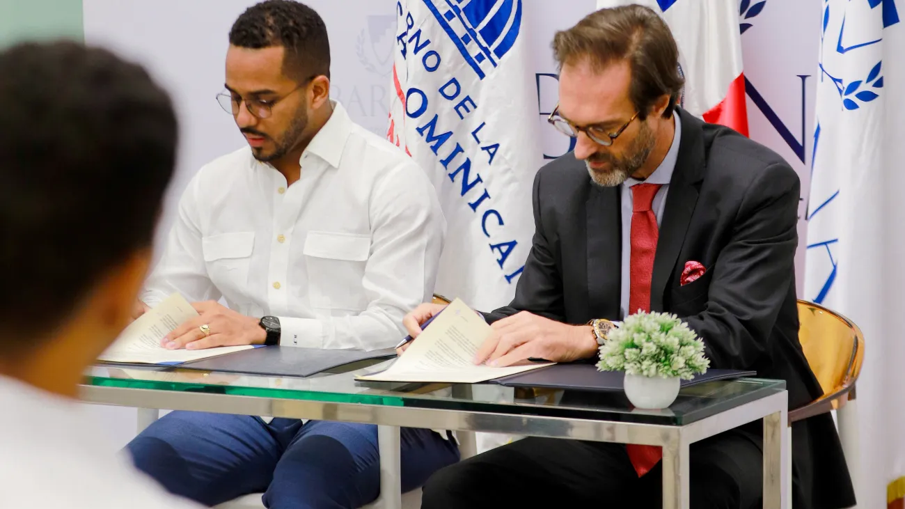 Juventud y Barna firman convenio 4