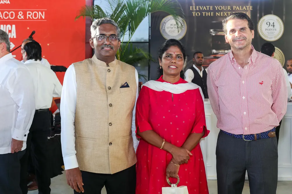 Ramu abbagani, Pushpa Abbagani y Alemán Aristy(1)